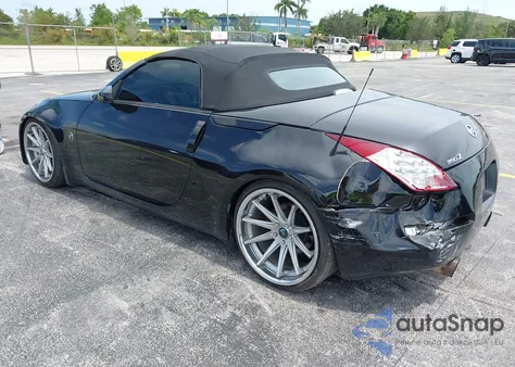 2006 Nissan 350Z Touring z USA, uszkodzony, nr VIN JN1AZ36AX6M456832
